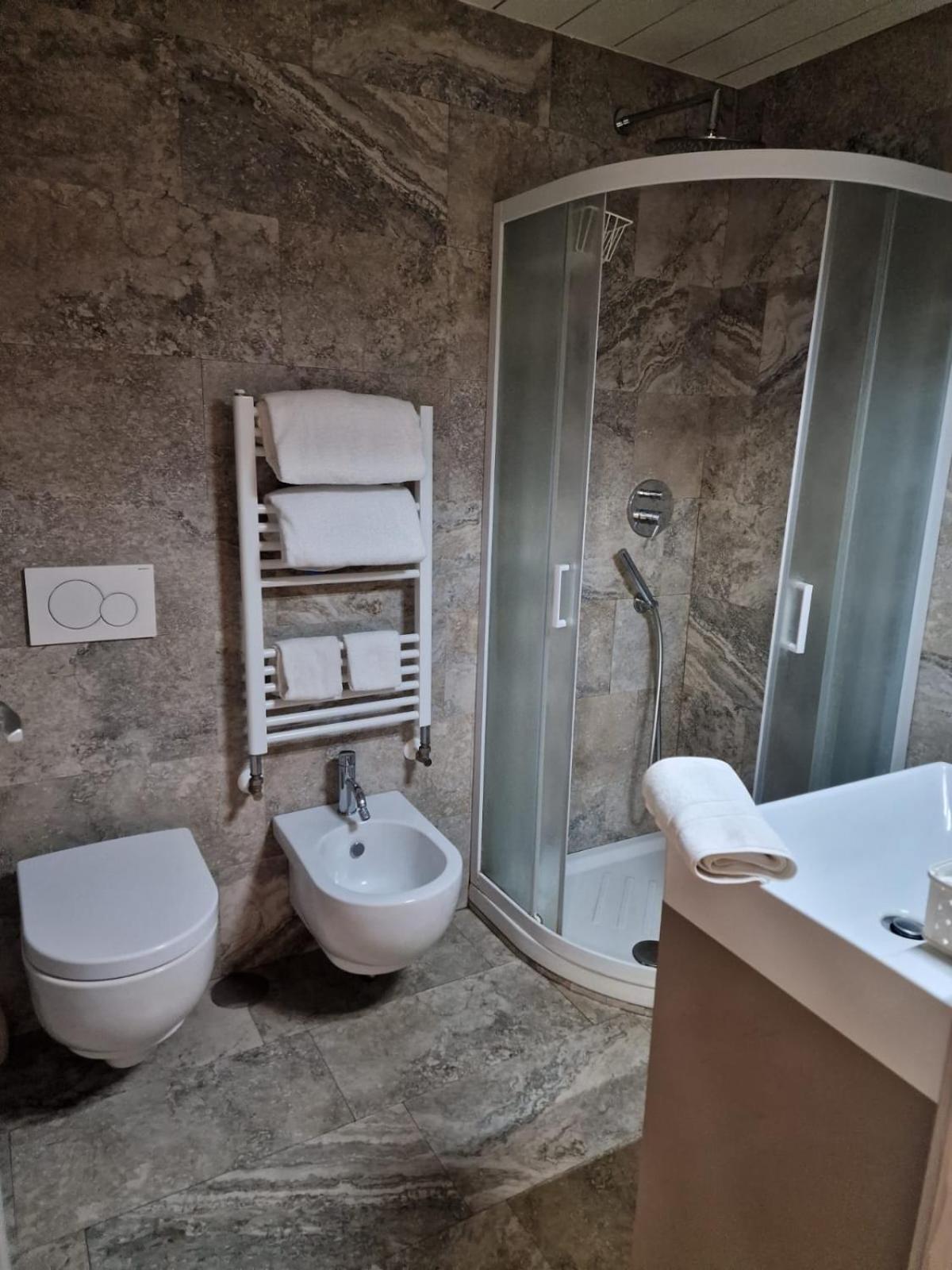 Palazzo Grandori Alloggi Turistici Viterbo Esterno foto